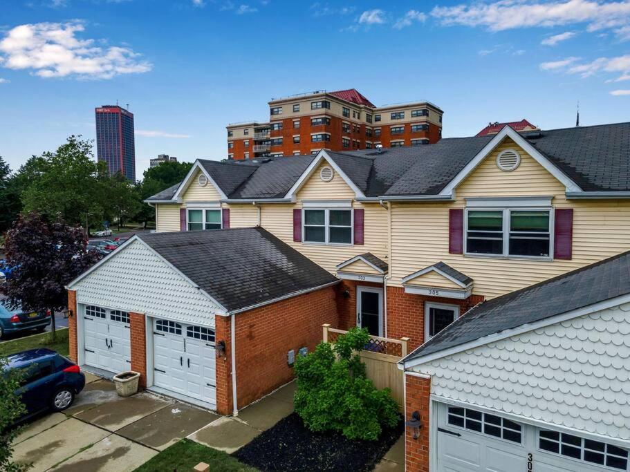 Modern Trendy Downtown Apartment Buffalo Exterior photo